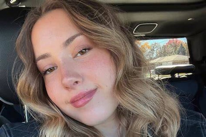 Alice Klomp Age, Net Worth, Height, Singing, Parents, Bio 1 Alice Klomp Age