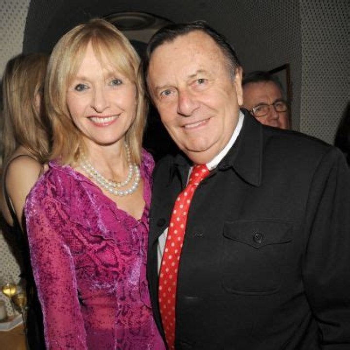 Who Are Tessa And Emily Humphries? Meet Barry Humphries Daughters Barry Humphries Daughters