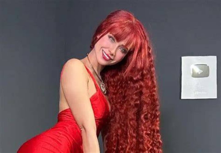Bella Duenas Red Hair Real Or Fake: Does She Wear A Wig? Bella Duenas Hair