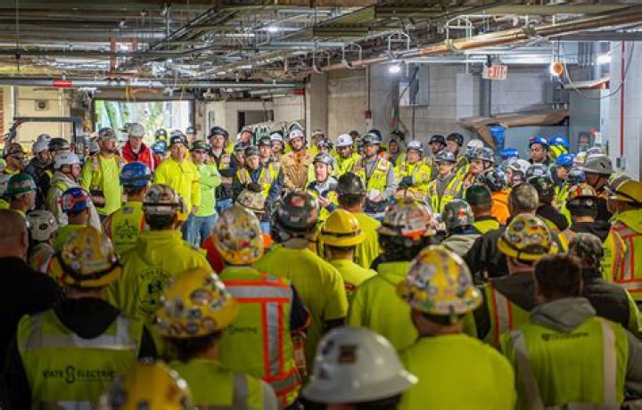 Construction workers wow thousands with #JerusalemaChallenge moves Construction workers wow thousands with #JerusalemaChallenge moves