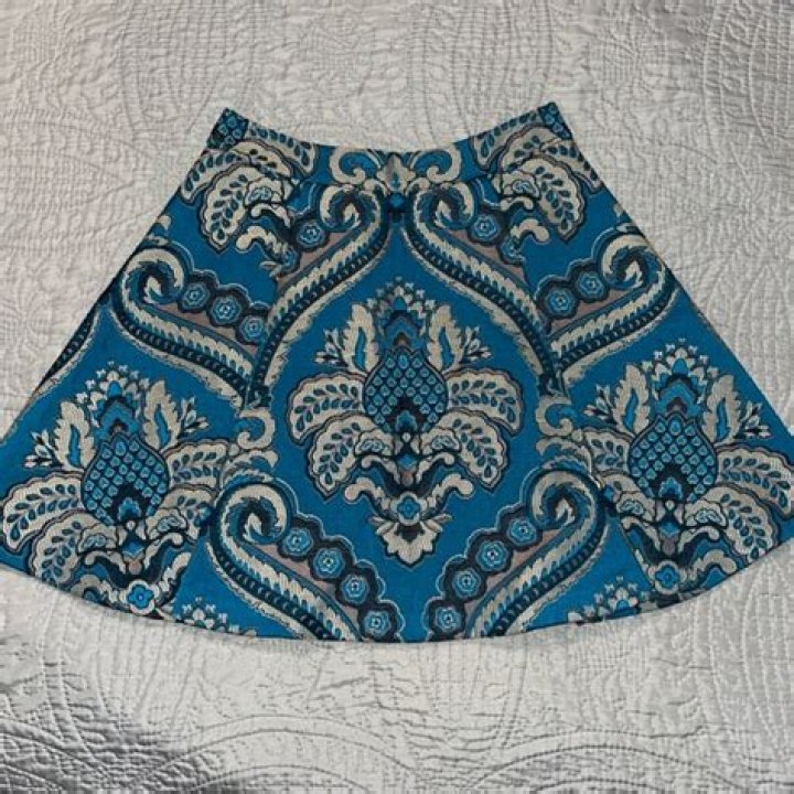 Damask A-line skirts displayed on mannequins Damask A-line skirts displayed on mannequins
