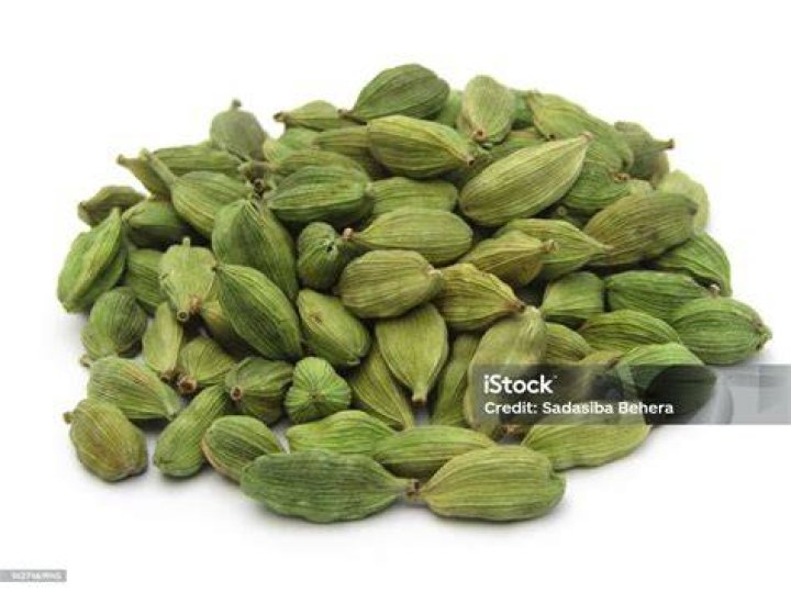 green cardamom image green cardamom image