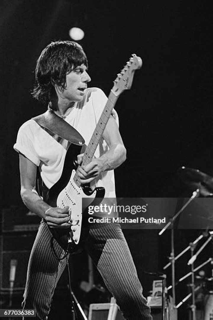 Jeff Beck donating to charity