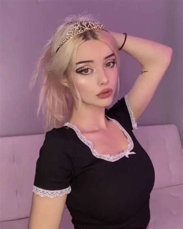 Lauren Burch Biography