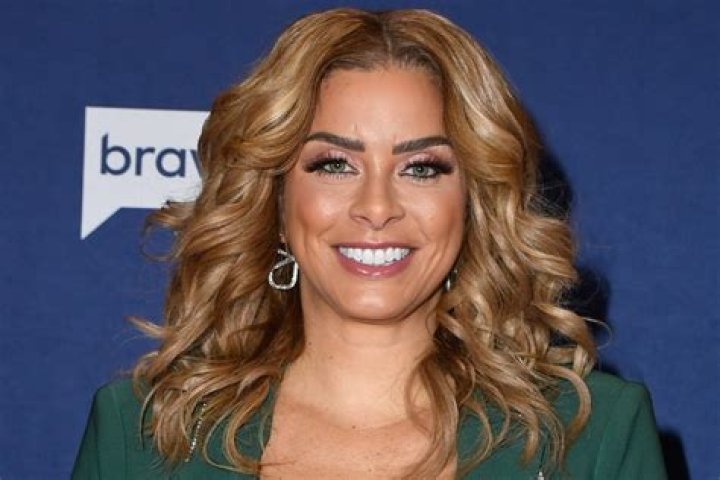 Robyn Dixon Clothing Line, earnings