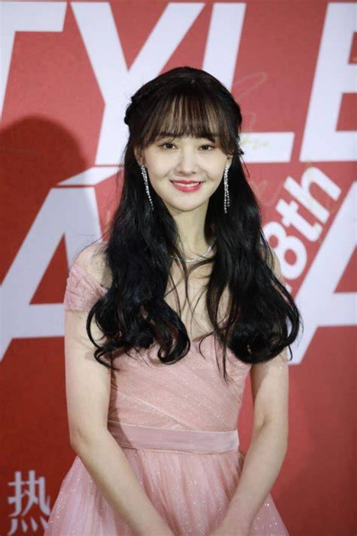 Zheng Shuang age